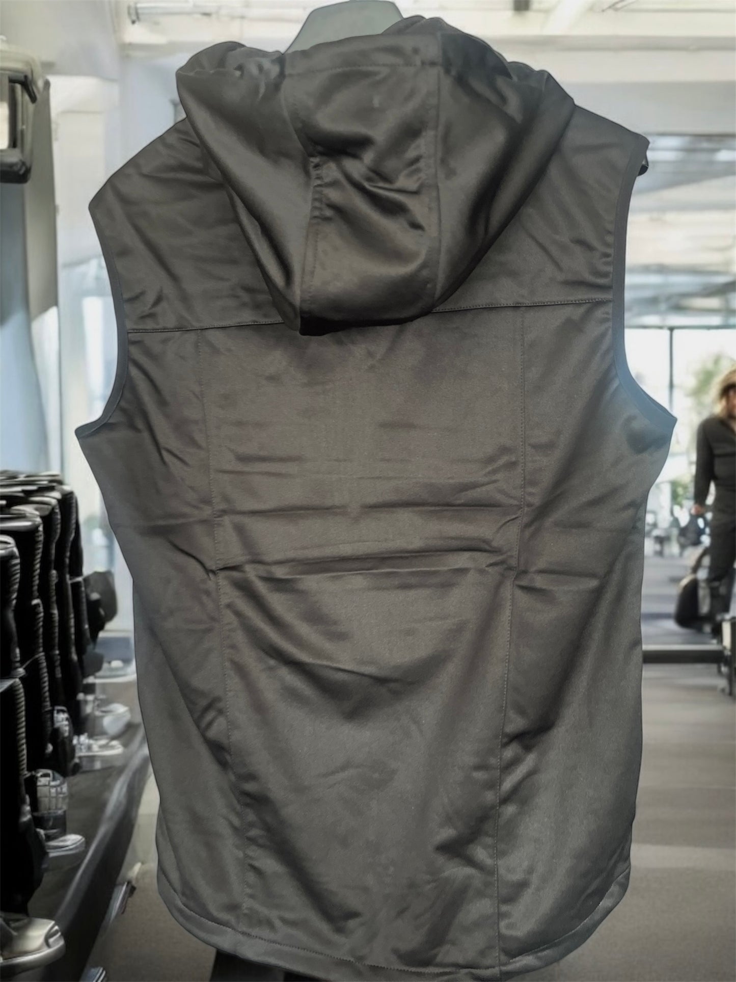 Stay warm without compromising on movement with the ATF Bodywarmer. Designed for athletes and gym-goers, this lightweight yet insulated vest provides the perfect balance of warmth and flexibility. Featuring a sleek design with ATF logo, it's ideal for layering your gym gear or wearing casually.