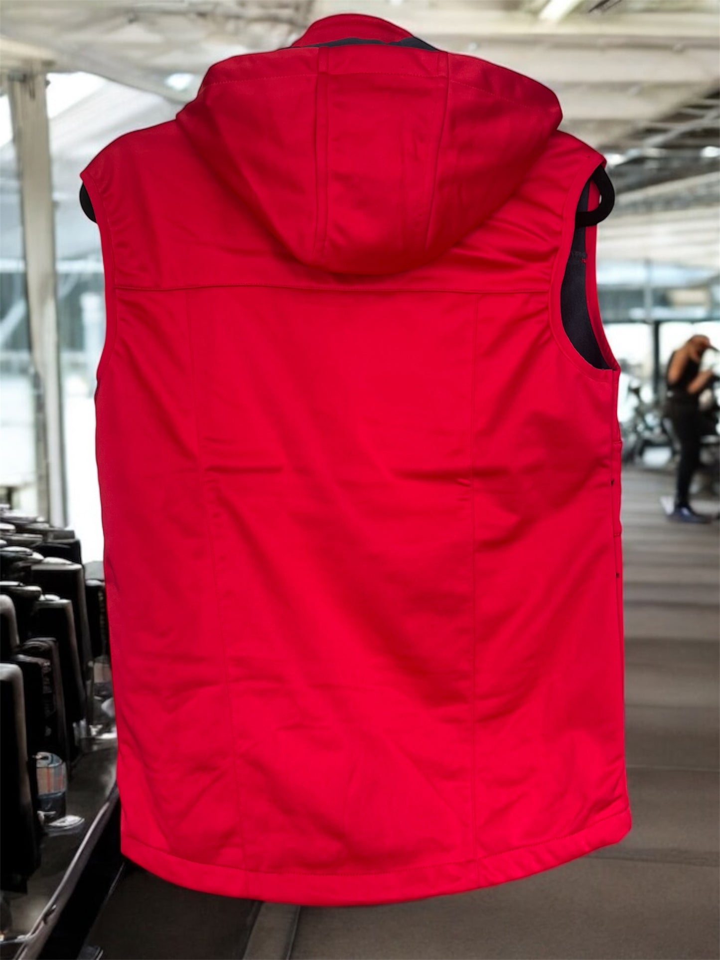 Stay warm without compromising on movement with the ATF Bodywarmer. Designed for athletes and gym-goers, this lightweight yet insulated vest provides the perfect balance of warmth and flexibility. Featuring a sleek design with ATF logo, it's ideal for layering your gym gear or wearing casually.